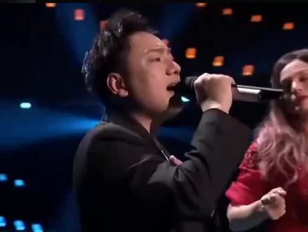 海来阿木被网友模仿笑疯!#原唱破防敲桌反差逗哭全网