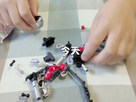 拼装欧布奥特曼
三重形态!