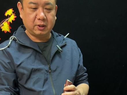 水磨蛤式开刃的含金量都知道吧,而且还是模具钢手工锻打的菜刀!#菜刀 #手工锻打菜刀#斩切两用刀 #优惠活动火爆进行中
