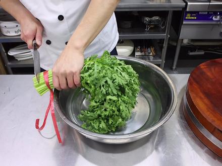 清炒茼蒿这样做真好吃,脆嫩可口,咸香美味,家人给你点赞 #春日美食攻略