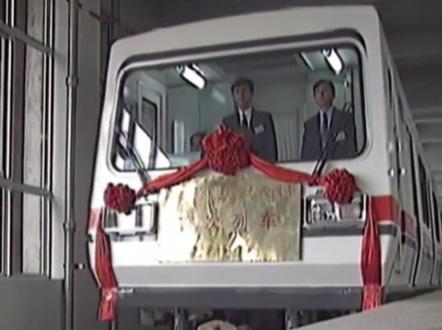 北京地铁一号线1965年开始动工,直到1981年才开始为北京市民服务。#北京记忆 #时代记忆 #北京范儿 #北京振爷 #怀念那个年代