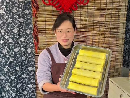 封丘卷尖,也叫“黄袍加身”,在我们封丘人心里,从来不是什么山珍海味,却比山珍海味更难忘,这是刻在每个封丘人DNA里的家乡味道!#晒出你的家乡特产 #抖音新农人 #新农人计划2025 #家乡美食 #农村美食