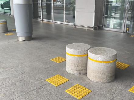 在国际机场手把手演示怎样快速准确地找到值机柜台