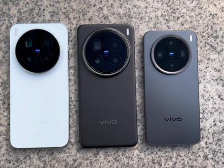 vivo的手机到底要不要更新最新版本的橘子6系统呢,我的答案是x300系列随便更新而且必须要更新,而x200系列就老老实实保留橘子5系统养老就可以#vivox300pro #vivox200pro #vivox200promini