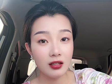 谁才是这个世界上最爱你的人,如果你不知道,你就问问你自己,谁给你花钱的时候从来都不心疼,谁总是想把好吃的都留给你,谁总是在你最难的时候二话不说就站在你的身后,谁从来都不管值不值得,只管护着你,又是谁不管你什么样,始终都拿你当成宝,我想你的心里已经有答案了#情感共鸣 #人生感悟 #女性成长#独白玩法训练营 #真实生活分享计划