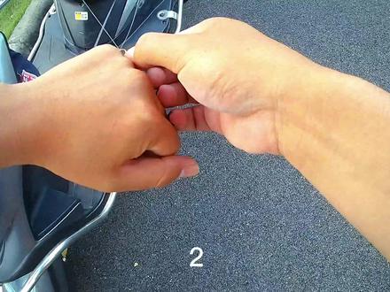 被有倒刺鱼钩钩到要怎么取下来?给大家演示一下#倒刺鱼钩#取钩 #钓鱼