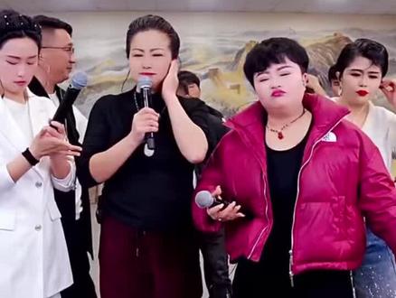 #搞笑唱段#@DOU+小助手 #败家娘们搞笑唱段,她们都搞笑吗!