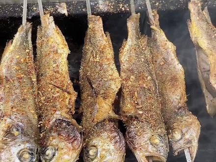 #烧烤教学 #烧烤美食 碳烤小黄鱼,你值得拥有!