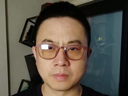 神童博士准备进入AI科研领域,力求攻克人类永生难题 Laurent Simons,8岁就完成了高中,15岁拿下了量子物理博士学位。这位来自比利时的神童,准备利用AI实现人类永生。#AI #人工智能 #神童 #量子物理 #AI科研