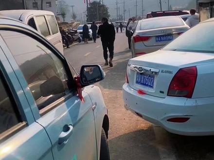 巩义源村温泉洗脚的人山人海,车真多太热闹现场拍摄