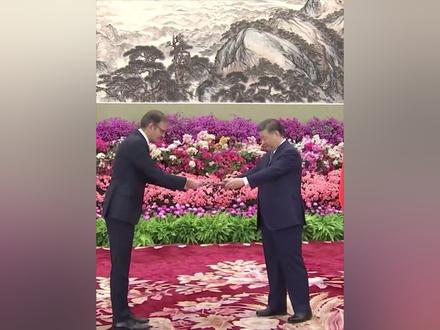 现场视频!习近平接受28位驻华大使递交国书:希望使节们多到中国各地走走看看,多听听中国百姓的声音。(来源:央视时政)