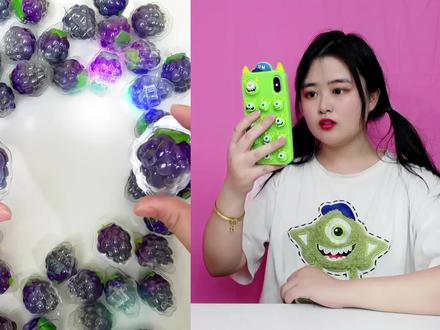 “星星葡萄”吃过吗?一下买50颗爆浆糖,真能拆出“水晶葡萄”? #爆浆糖 #零食 #寻宝 #玩具