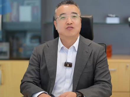 “换”一份从容, 极狐贝塔S3巧克力换电,99秒说换就换,给全家一份从从容容。#北汽极狐#极狐贝塔S3#5万开B级车极狐贝塔S3上市#大空间越级纯电家轿极狐贝塔S3上市59800元起