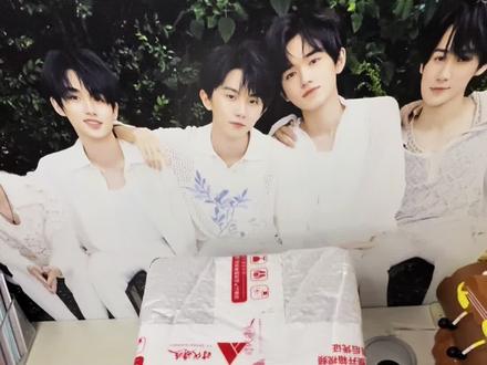 王橹杰肆意少年公演开箱来喽~#TF家族四代#王橹杰#肆意少年#公演#周边开箱