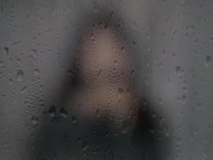 “雾散了,故事的结局终是不了了之..”