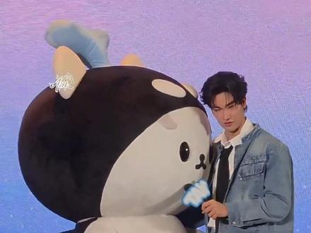 sansan在撕名牌之前要先保护好家里的每一个小辈 #polcasan #taytawan #taynew #林阳tay