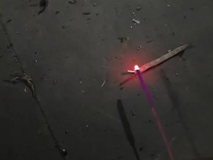 你们玩的彩菊都玩错了,彩菊就一应该这么玩#烟花爆竹 #烟花#彩菊烟花