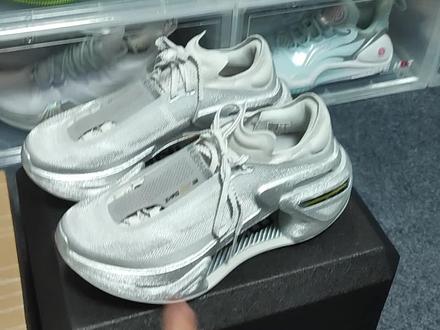 大绝影3和小绝影3到底怎么样?究竟谁更值得买?一次跟你说清楚!#李宁绝影 #跑鞋