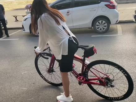 速比特碳纤维公路车禧玛诺105套件22速整车重量9公斤,价格只要5999。#创作灵感 #以旧换新 #自行车 #淮南美利达 #淮南哪里有卖自行车