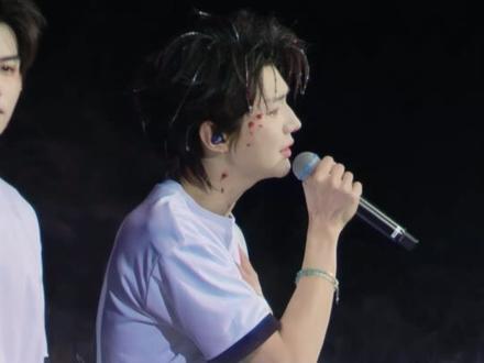 先来个郝熠然纯享版 普普要一直开开心心呀✨
我们永远在你身边,陪你岁岁年年,共赴每一个闪闪发光的日子!
2026一起大步向前,未来一路繁花,万事顺意~
#郝熠然 #演唱会