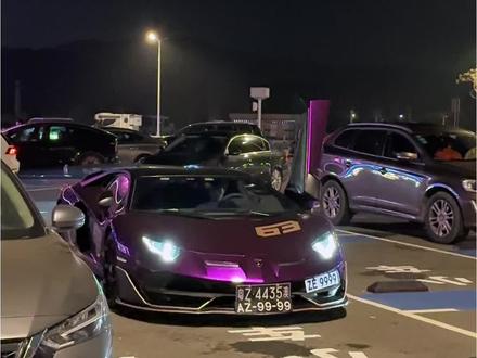 租的吧,装什么装?哈哈哈
#能年少有为为何要大器晚成
#阿泽 #兰博基尼