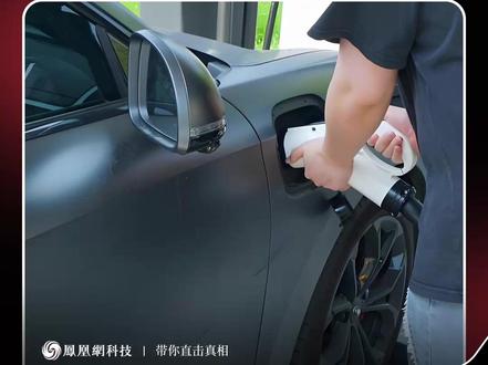 近日,网络大量传播“8家新能源车企因OTA锁电被监管约谈、3家被立案、2家撤回升级包”等信息,相关名单借助AI工具生成并扩散,引发舆论高度关注。记者向网传涉及的比亚迪、特斯拉、小鹏、理想、蔚来、赛力斯问界、吉利极氪、广汽埃安8家企业求证,截至目前,8家车企均已明确否认相关传言,网传内容均为不实信息。
记者梳理发现,此次舆情呈现明显的AI批量造谣特征,内容模板化、传播快、话术趋同,通过绑定头部新能源车企制造话题,误导公众认知。事实上,新能源汽车OTA升级有明确监管要求与备案流程,企业不得擅自更改车辆核心参数,所谓“集体锁电、集中约谈立案”与监管实际不符。
网络空间不是法外之地,利用AI捏造、传播行业虚假信息,既损害企业声誉,也扰乱市场秩序。多家车企呼吁,公众理性辨别信息,不信谣、不传谣,共同维护新能源汽车行业健康发展的舆论环境。(来源:中国制造)