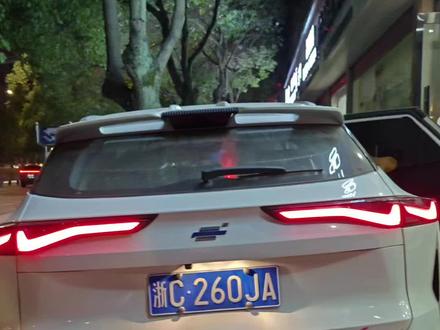 z6升级版后尾灯,比之前的好看太多了,#欧尚z6