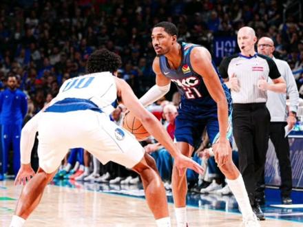 #雷霆vs太阳 雷霆两节打花太阳,49分狂胜晋级NBA杯半决赛!#亚历山大 #雷霆