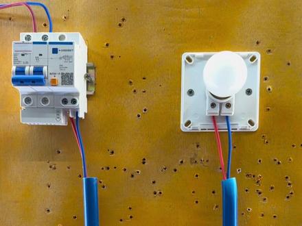 两个开关控制一盏灯总接错?教你暗装双控正确布线+接线,零失误操作,看完自己动手就能搞定,水电小白也能秒会💪
#水电安装教程 #双控灯接线 #电工实操 #家装水电 #新手学水电