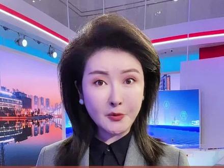 贵阳青云路步行街 拆掉这几根地桩,或许只需要半天时间。但要拆掉治理链条里的推诿扯皮,却需要更多部门真正把民生细节放在心上,把弱势群体的权益刻进每一个审批、每一次验收里,才能让盲道真正畅通,让民心更通畅。#贵阳青云路步行街 #网红街区 #盲道 #弱势群体保护 #抖音快评