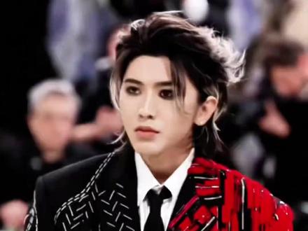 闪耀MetGala!他不愧是时尚King... #蔡徐坤 #kun #cxk #metgala #蔡徐坤metgala