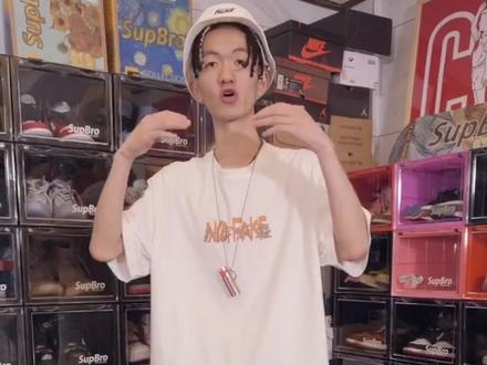 这双鞋,几乎满足了你的所有想法,联名,增高,轻....