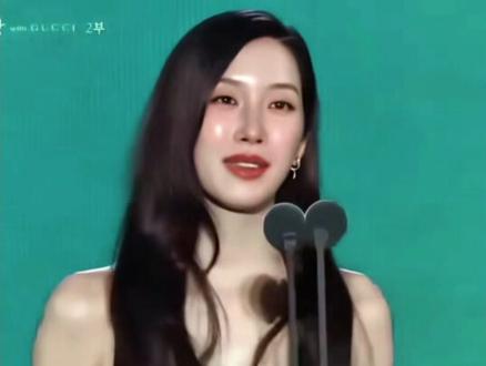 美出天际 新晋百想影后文佳煐