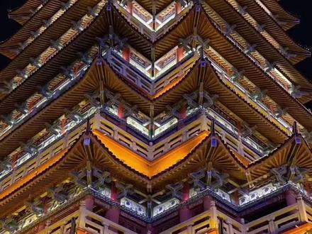 最近流行这个角度打卡钦州和谐塔,评论区欢迎把你的打卡图晒出来😎