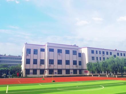 选择了安阳市曙光学校,就选择了逐梦开始的地方!
曙光学校欢迎同学们的到来!