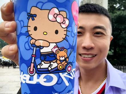 谁懂这个联动的感觉?好喝好看好可爱! #Hello苹果甜酷登场 #HelloKitty和她的漂亮苹友 #Hello苹果茉莉#瑞幸新品测评