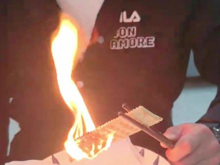 原来非油炸不是没有油,而是纯油做的(cr:田园小晓云)!!!#苏打饼干 #热量炸弹 #非油炸 #万万没想到#冷知识