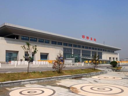 高铁邯郸东站停车场咋收费?#高铁站 #停车场 #收费 #dou上热门 @抖音小助手