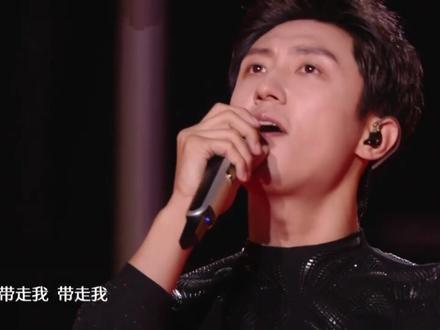 黄景瑜 玫瑰窃贼 脱了外套,身材爆好
台风太敞亮了
#舞台现场 #黄景瑜 #湖南卫视跨年演唱会