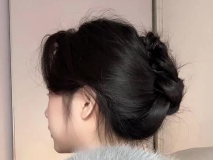 扁头变圆头‼️超适合秋冬的气质盘发教程 搭配毛衣卫衣大衣都适合哦,扁头友好!#发型教程 #秋冬发型 #卫衣发型 #气质盘发