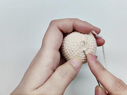 毛线玩偶-醒狮团子新手钩针教学视频
团子用线:若羽四股奶棉 钩针:1.8毫米
#钩针教程 #团子 #零基础学钩织 #钩织教程 #编织教程