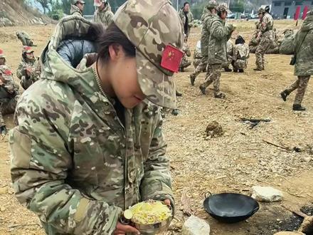 #见证前行的每一步 孩子们现在煮柴火饭都能煮出这么好的锅巴了。这就是成长