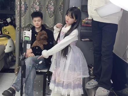 亡命摇 有种生物叫大叔#亡命摇 #第三视角 #音乐歌单种草计划 #手势舞 #原创视频