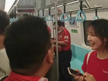 #成都球迷 远征军已到浦东体育场!