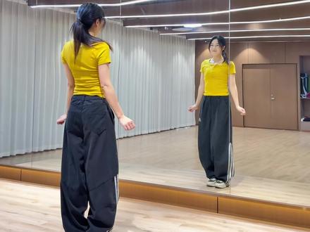 喊上你的龟龟一起来跳这个隆里电丝#隆里电丝舞蹈挑战 #隆里电丝 #一学就会系列 #舞蹈教学#抖音潮流舞蹈大赛