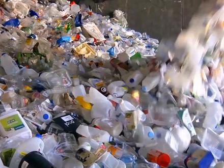 回收的废旧塑料瓶是怎样做成衣服的?#科普 #回收