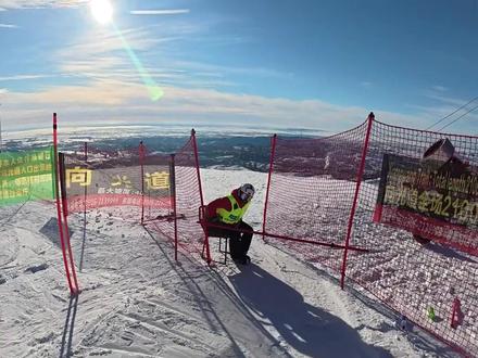 大哥还是大权威了 #向光道 #滑雪 #雪 #内容启发搜索