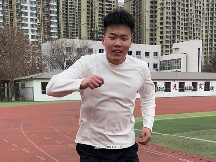 兄弟们,新年快乐~ 你们问的最多的就是:100米该怎么跑?今日“分段技巧”它来啦!!赶紧收藏给我卷💪过年可以休息两天哈~#体育生 #燃动力 #燃动力气垫钉鞋 #新年快乐 #钉鞋