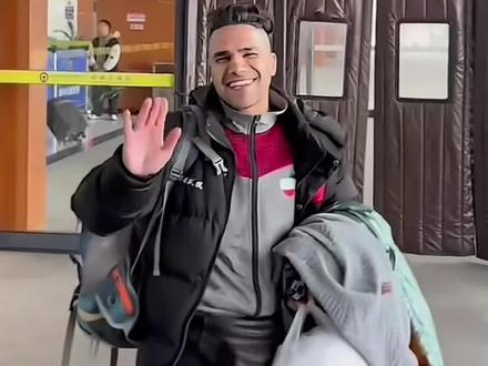 在湖南的伊朗籍泰拳教练放弃中国稳定工作,回伊朗陪伴家人,老板:他家附近遭到了轰炸,称“就是死也要和家人死在一起”#湖南 #伊朗 #泰拳教练 #战争 #家人