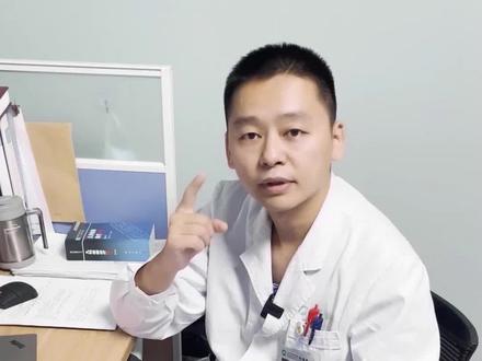 孩子发烧睡着了,家长要叫孩子起来吃退烧药吗?#关爱儿童健康 #父母必看系列 #武汉同济医院